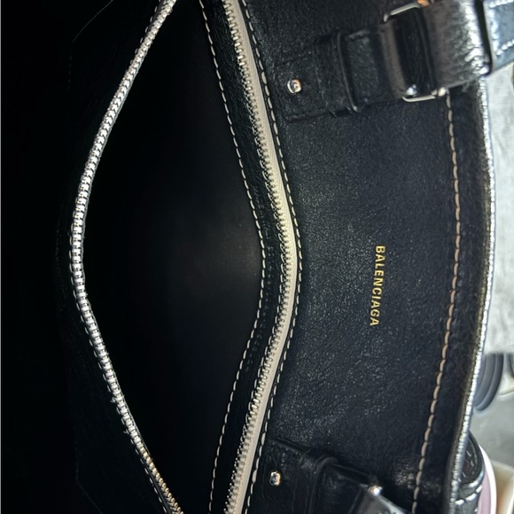 Balenciaga Agneau Medium Barbes East West Tote - Picture 10 of 11